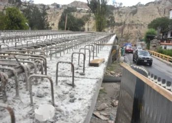 Avanza la construcción del puente Hernán Siles Zuazo. Foto: AMUN.