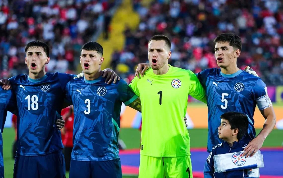 Jugadores de Paraguay entonando el himno nacional. (FOTO: Selección Paraguaya de Fútbol)