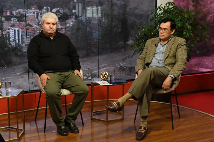 Jerges Mercado (MAS) y Enrique Urquidi (CC) en entrevista con Piedra, Papel y Tinta. Foto: Oswaldo Aguirre.