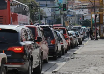 Las filas por combustible incrementaron en los últimos días. Foto: APG.