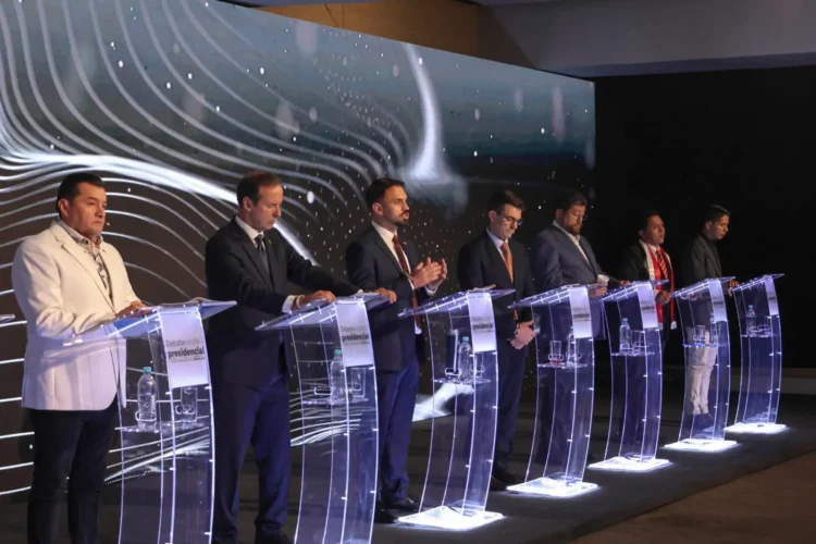 Un debate entre candidatos a la Presidencia antes de la primera vuelta. Foto: APG.