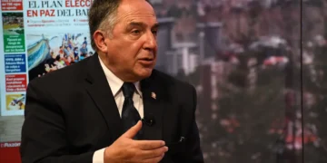 Gustavo ALiaga en entrevista con Piedra, Papel y Tinta de La Razón. Foto: Oswaldo Aguirre.
