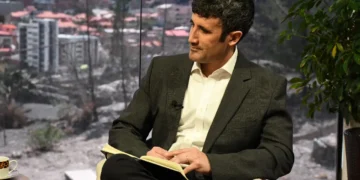 El polítólogo y académico chileno Andrés Dockendorff en entrevista con Piedra, Papel y Tinta de La Razón. Foto: Oswaldo Aguirre.