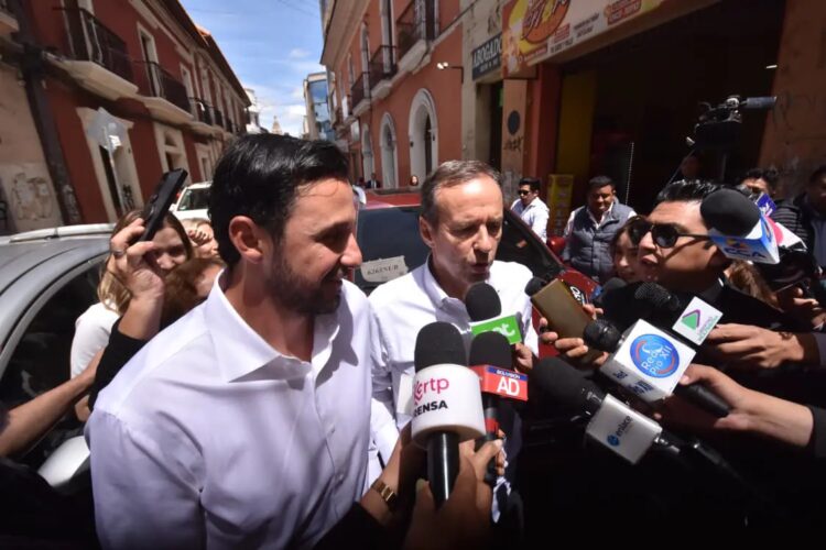 El candidato Jorge Quiroga y Juan Pablo Velasco. (Foto: APG)