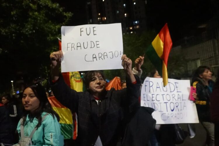 Una de las movilizaciones en contra de los resultados. Foto: APG.