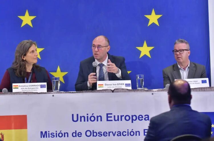 Los miembros de la Misión Observacional de la Unión Europea. Foto: Unión Europea.