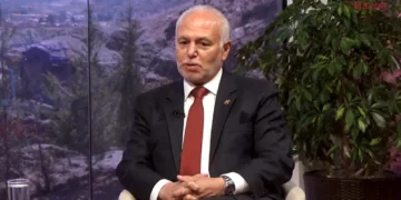 El embajador de Ecuador en Bolivia, Jaime Barberis Martínez, en entrevista con Piedra, Papel y Tinta.