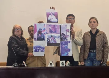 Los denunciantes muestran los rostros de los avasalladores. Foto: RRSS.