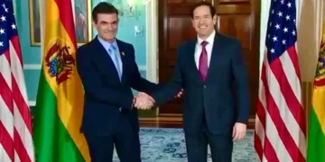 El presidente electo Rodrigo Paz y el Secretario de Estado de Estados Unidos, Marco Rubio, en Washington. Foto: Captura