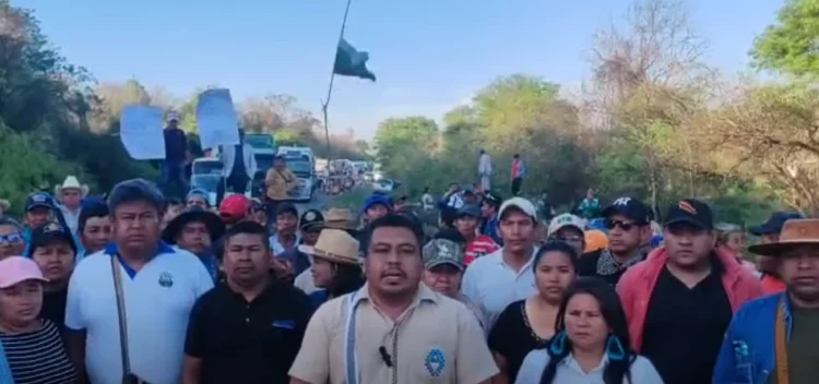El punto de bloqueo en Abapó. Foto: RRSS.