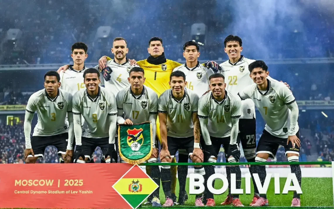 La Selección Boliviana posa para la postal oficial antes del duelo amistoso frente a Rusia. (FOTO: La Verde)