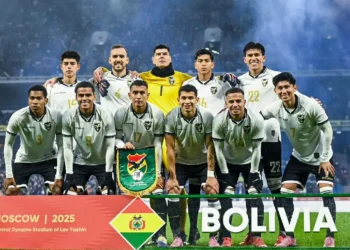 La Selección Boliviana posa para la postal oficial antes del duelo amistoso frente a Rusia. (FOTO: La Verde)