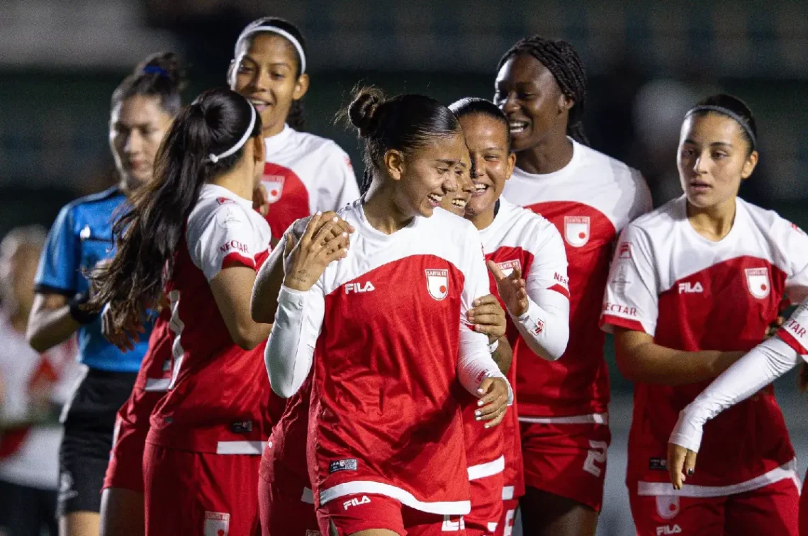 Jugadoras de Independiente de Santa Fe celebrando la victoria. (FOTO: CONMEBOL Libertadores Femenina)