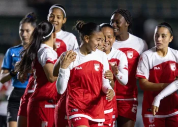 Jugadoras de Independiente de Santa Fe celebrando la victoria. (FOTO: CONMEBOL Libertadores Femenina)