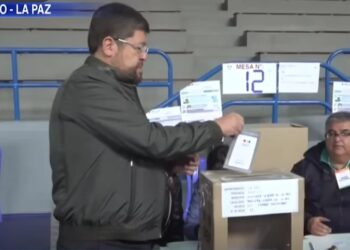 Doria Medina emite su voto. Foto: Captura DTV.