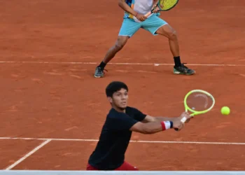 Federico Zeballos en el partido de dobles en Curitiba (Instituto Sports)