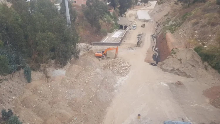 La obra de la nueva avenida La Paz continúa inconclusa. FOTO: Javier Escalier