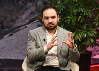 El director de la fundación Internet Bolivia, Cristian León, en entrevista con Piedra, Papel y Tinta.