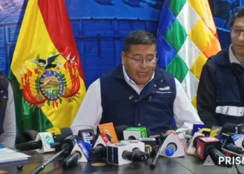 Funcionarios de Emapa en conferencia de prensa. Foto: Tele Estrella.