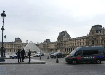 louvre_afp.jpg
