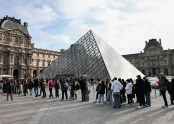 louvre_paris.jpg