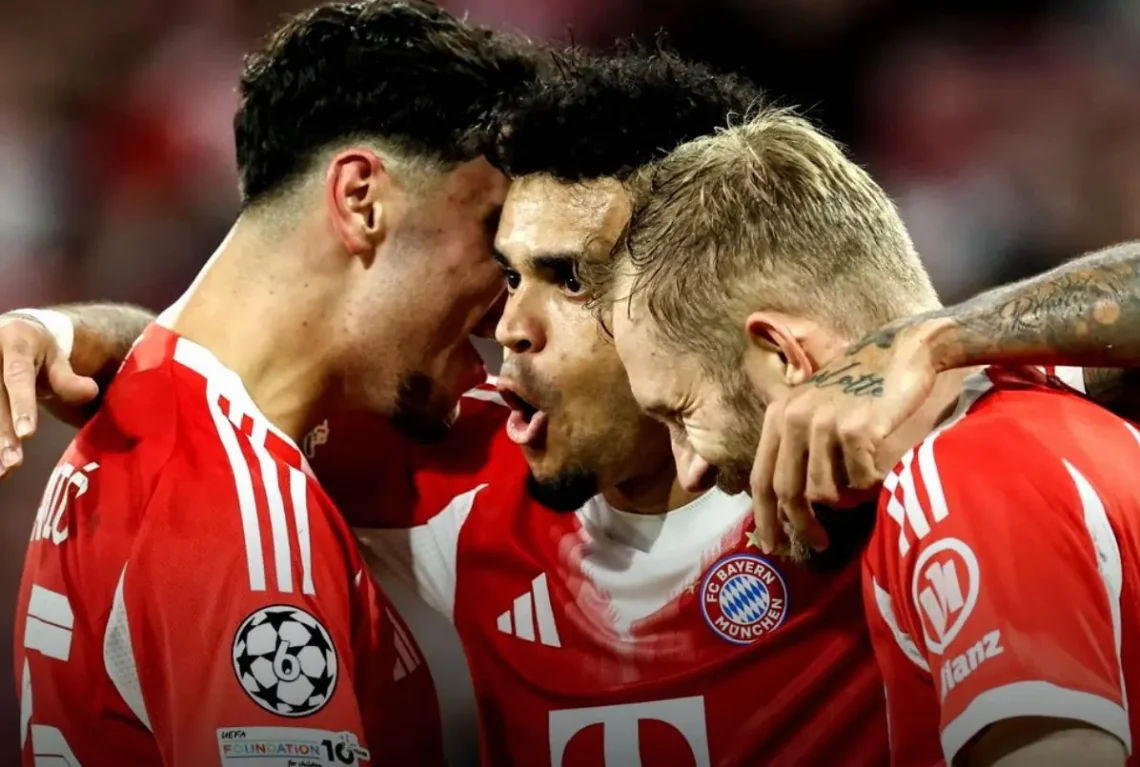 Luis Diaz festejando su gol con sus compañeros del Bayern München. (FOTO: FC Bayern München)