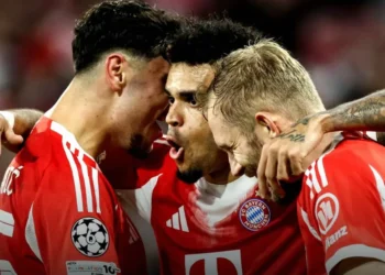 Luis Diaz festejando su gol con sus compañeros del Bayern München. (FOTO: FC Bayern München)