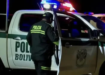 La policía realizó el levantamiento del cadáver/Policía Boliviana
