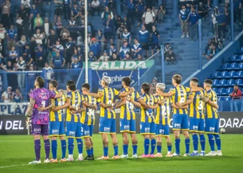 Rosario Central y el emotivo minuto de silencio en honor a Miguel Ángel Russo. (FOTO: Club Atlético Rosario Central)
