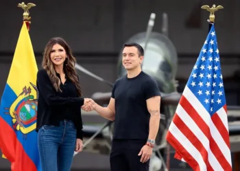 Noboa impulsa la instalación de bases norteamericanas/RRSS Noboa