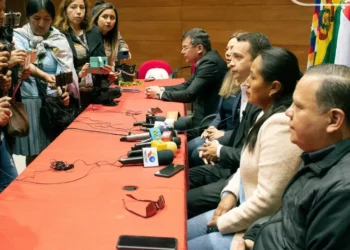 El presidente del TSJ, Romer Saucedo, brinda una conferencia de prensa.