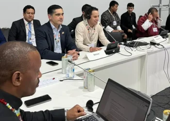 Edmand Lara y el ministro Oscar Justiniano representaron a Bolivia en la COP30. Foto: Vicepresidencia.