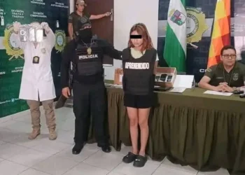 La Policía presentó a la aprehendida/Policía Boliviana