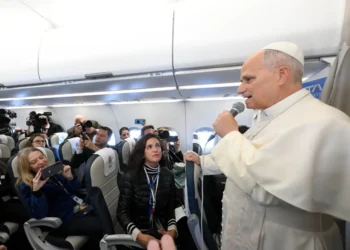 El Papa respondió preguntas en el avión en el viaje a Líbano/Vatican Media