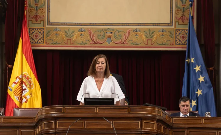 La presidenta del Congreso, Francina Armengol, durante una sesión plenaria. (Foto. Europa Press)