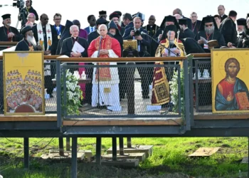 El Papa León XIV y el Patriarca Bartolomé I de Constantinopla asisten a un servicio de oración ecuménico /AFP