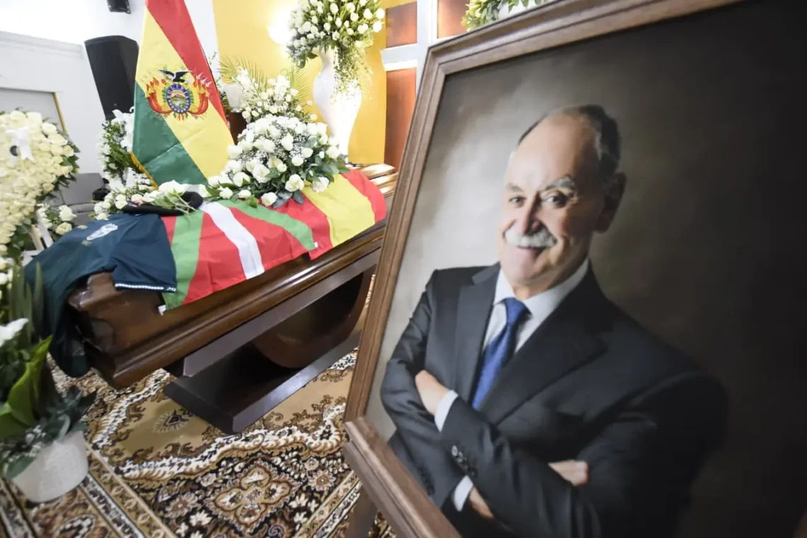 Una imagen del velorio del DT Xabier Azkargorta en Santa Cruz (APG)