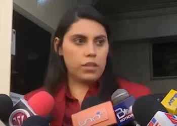 La viceministra Barrientos denuncia hechos irregulares en el INRA. Foto: Bolivia Tv.