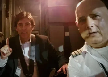 El ministro Zamora con un piloto de BoA. Foto: Ministerio de Obras Públicas.