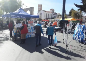 El personal municipal fue desplegado en inmediaciones del Cementerio General. Foto: AMUN.