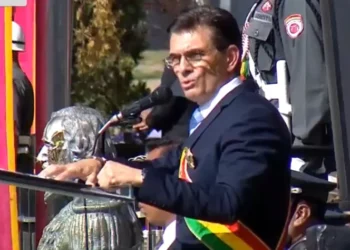 El presidente Rodrigo Paz participa en el acto por los 215 años de la gesta de la Batalla de Aroma.