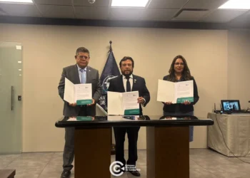 La firma del memorándum para la creación de la cámara Bolivia-El Salvador. Foto: CNC.