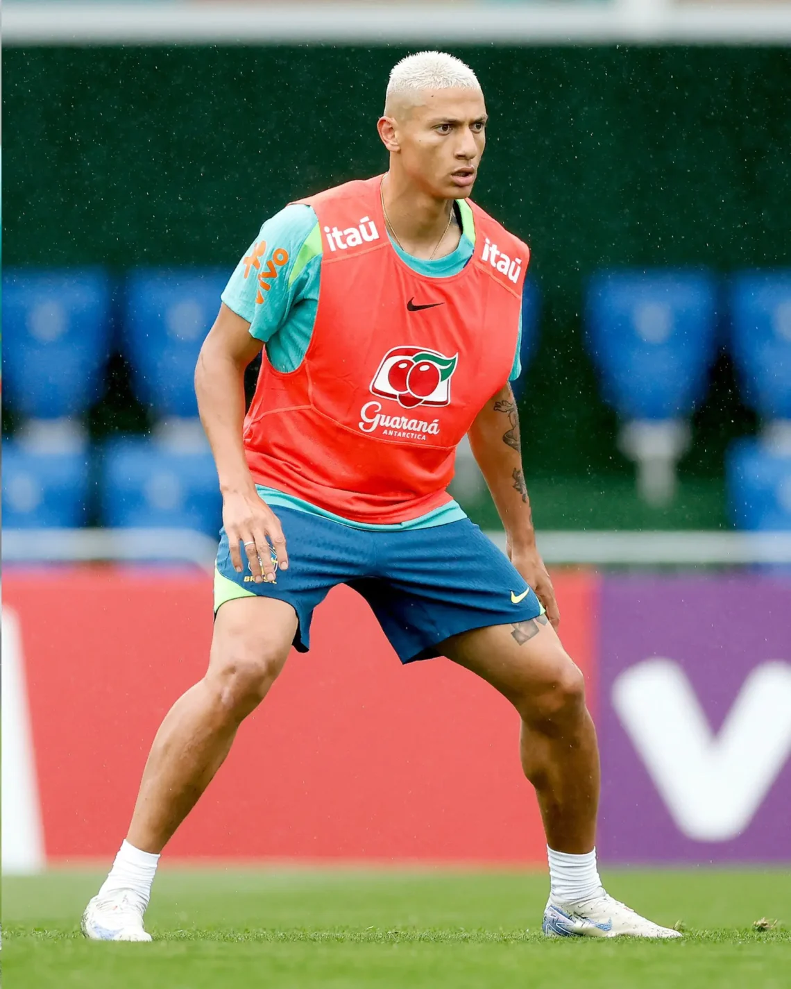 El atacante Richarlison en una práctica de la Selección de Brasil (AFP)