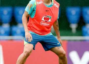 El atacante Richarlison en una práctica de la Selección de Brasil (AFP)