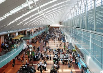 Los miles de pasajeros que usan la terminal aérea no tenía acceso a los baños/Haneda airport