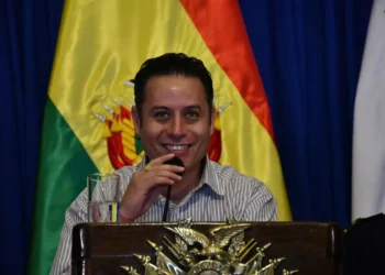 El vicepresidente Edmand Lara en conferencia de prensa.
Foto: APG