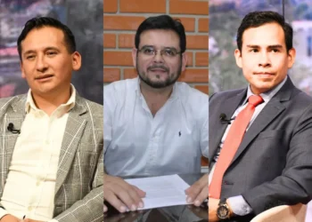 Los analistas Omar Velasco, Jorge Akamine y Mauricio Vizcarra en Piedra, Papel y Tinta de La Razón.