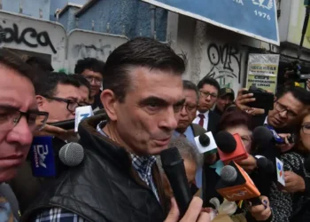 El presidente Rodrigo Paz Pereira brinda declaraciones. Foto: APG.