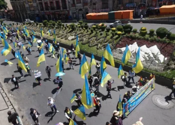 Seguidores del vicepresidente Edmand Lara marchan en las calles de La Paz.