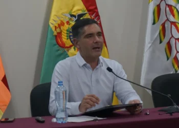 El minsitro Oscar Justiniano denuncia los hechos de corrupción en Emapa. Foto: APG.